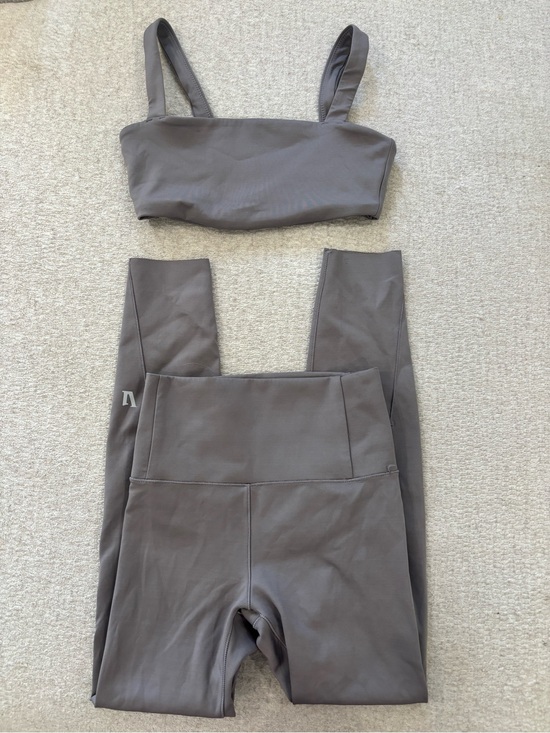 Vuori Pants - Vuori High-Waist Leggings and Cropped Tank Set in Taupe Gray